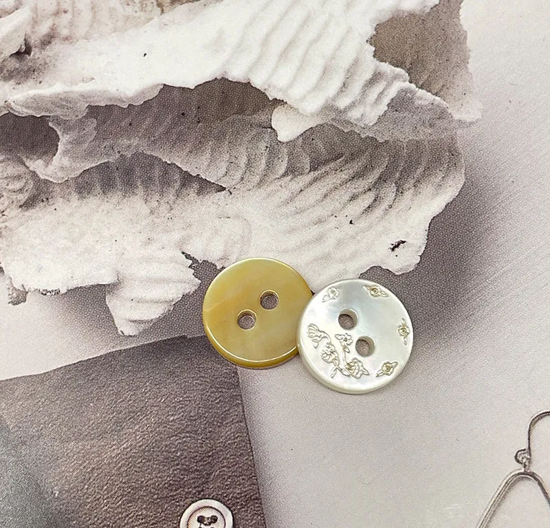 11.5mm Butterfly Tulip Pattern White Mabe Pearl Shell Buttons 40 Pack
