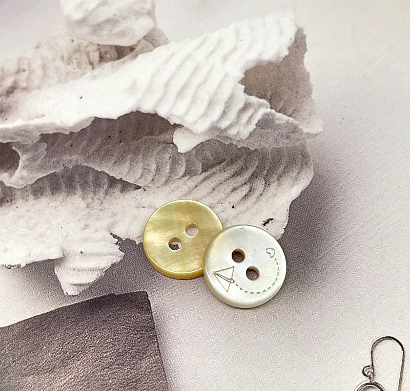 11.5mm Butterfly Tulip Pattern White Mabe Pearl Shell Buttons 40 Pack