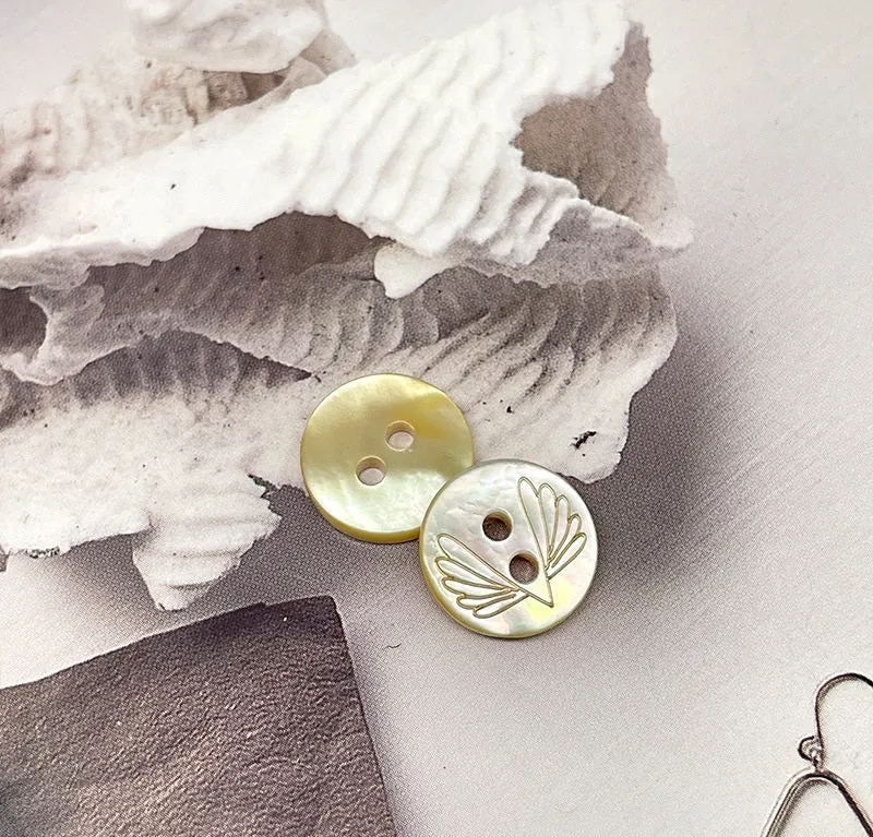 11.5mm Butterfly Tulip Pattern White Mabe Pearl Shell Buttons 40 Pack