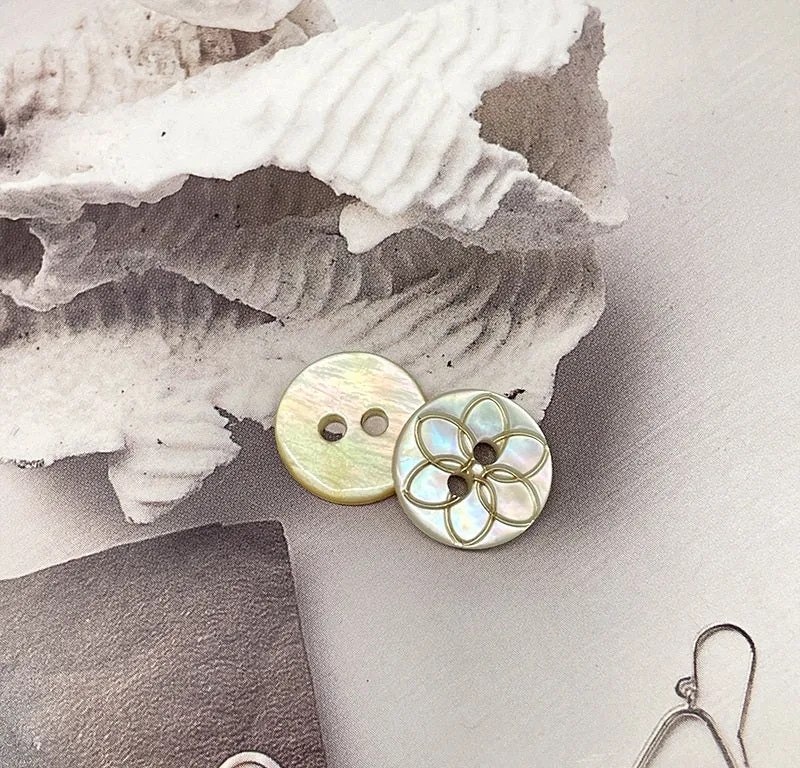 11.5mm Butterfly Tulip Pattern White Mabe Pearl Shell Buttons 40 Pack