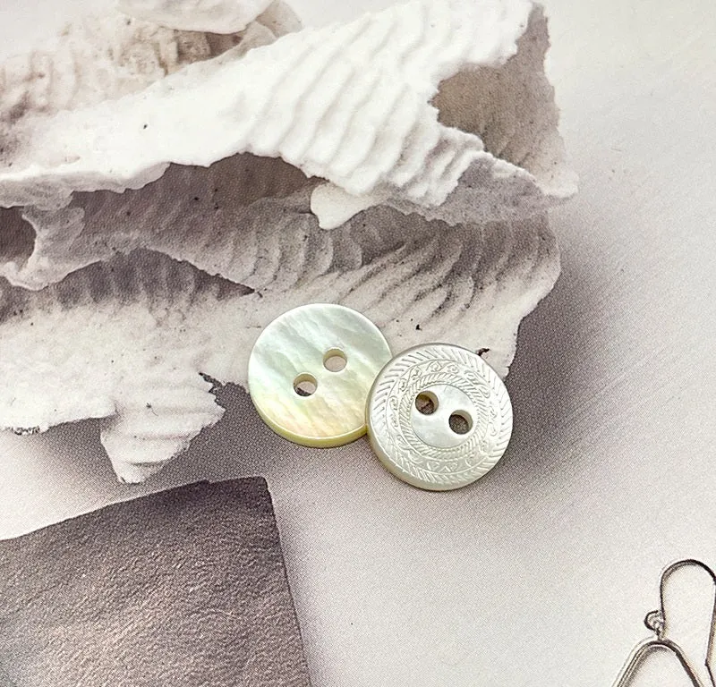 11.5mm Butterfly Tulip Pattern White Mabe Pearl Shell Buttons 40 Pack