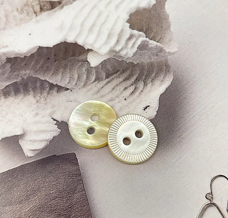 11.5mm Butterfly Tulip Pattern White Mabe Pearl Shell Buttons 40 Pack