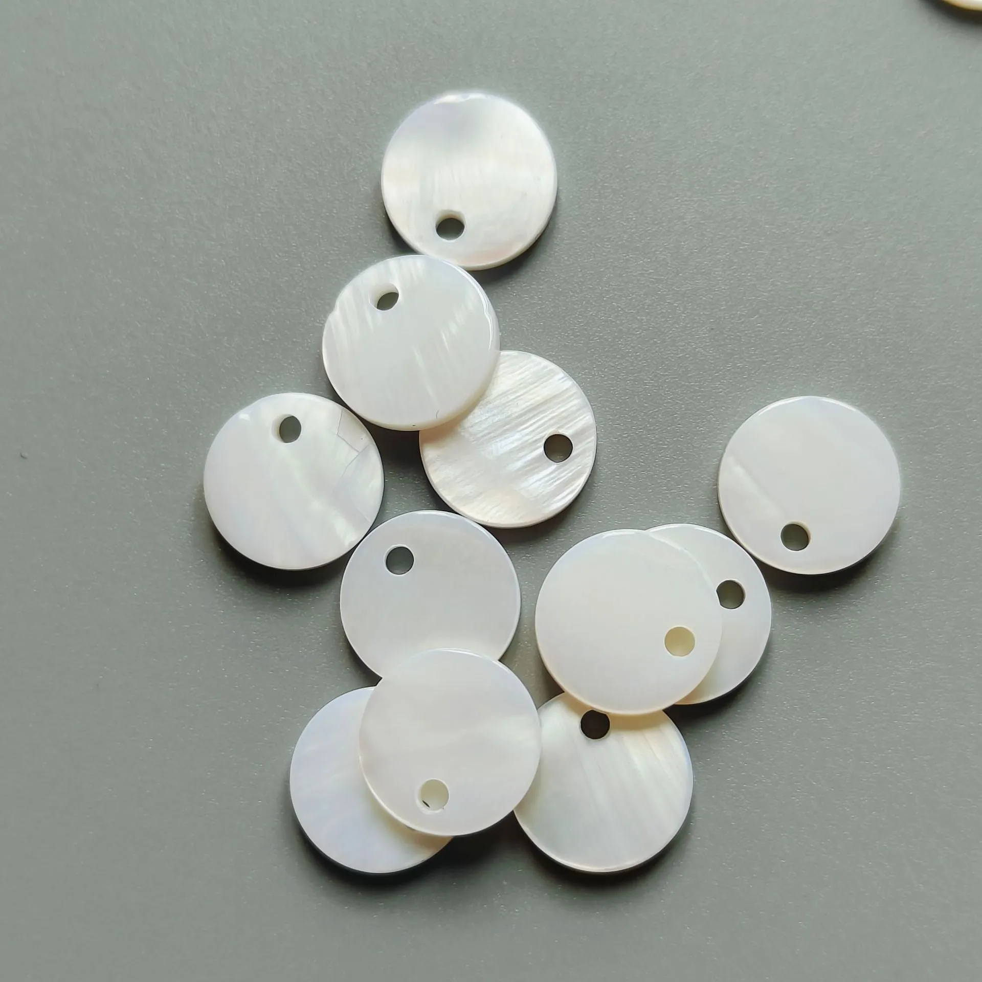 16/24L Natural Shell Round Buttons with Single Hole 40pcs