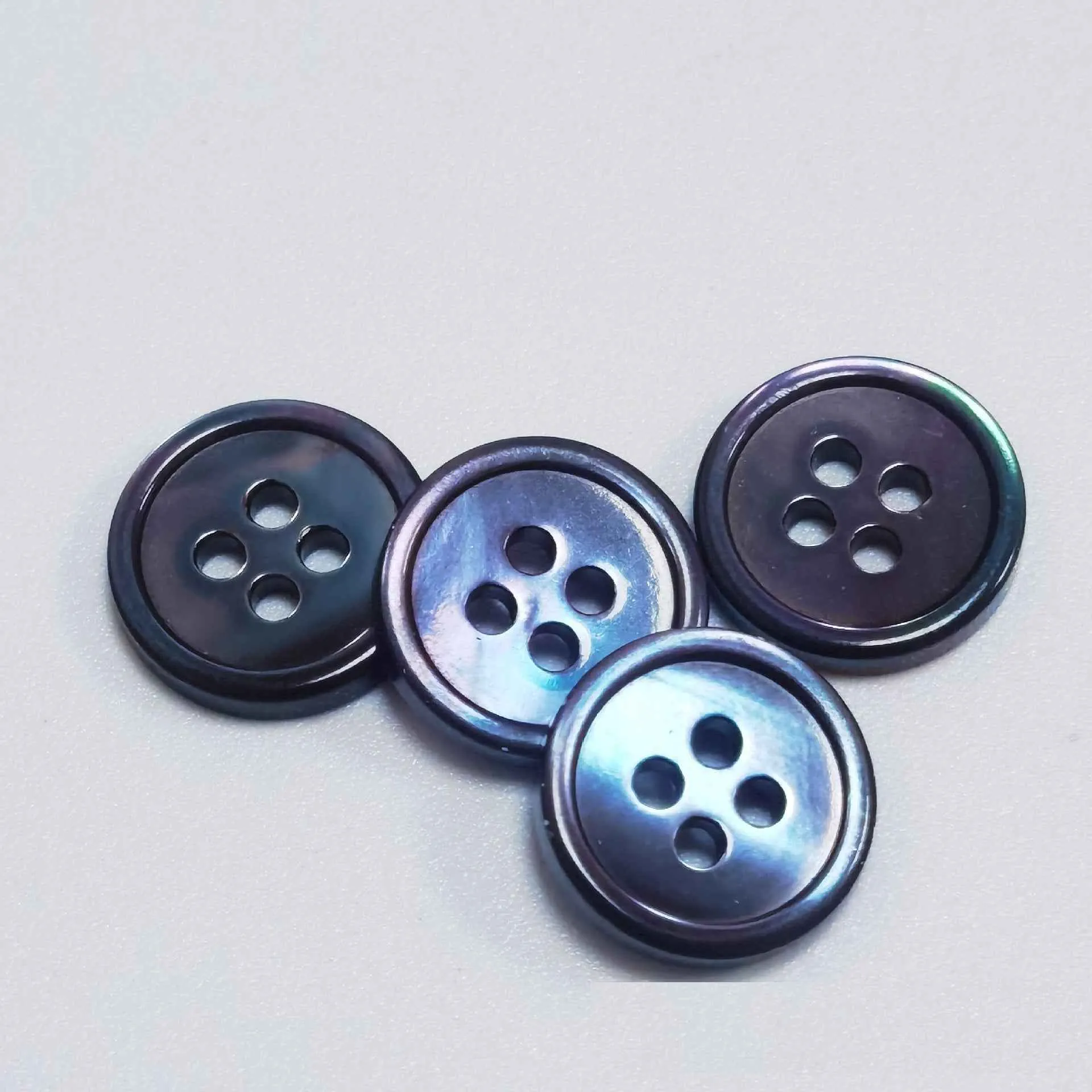 16L (10mm) Round 4-Hole Mother of Pearl Shell Buttons 100 Pack