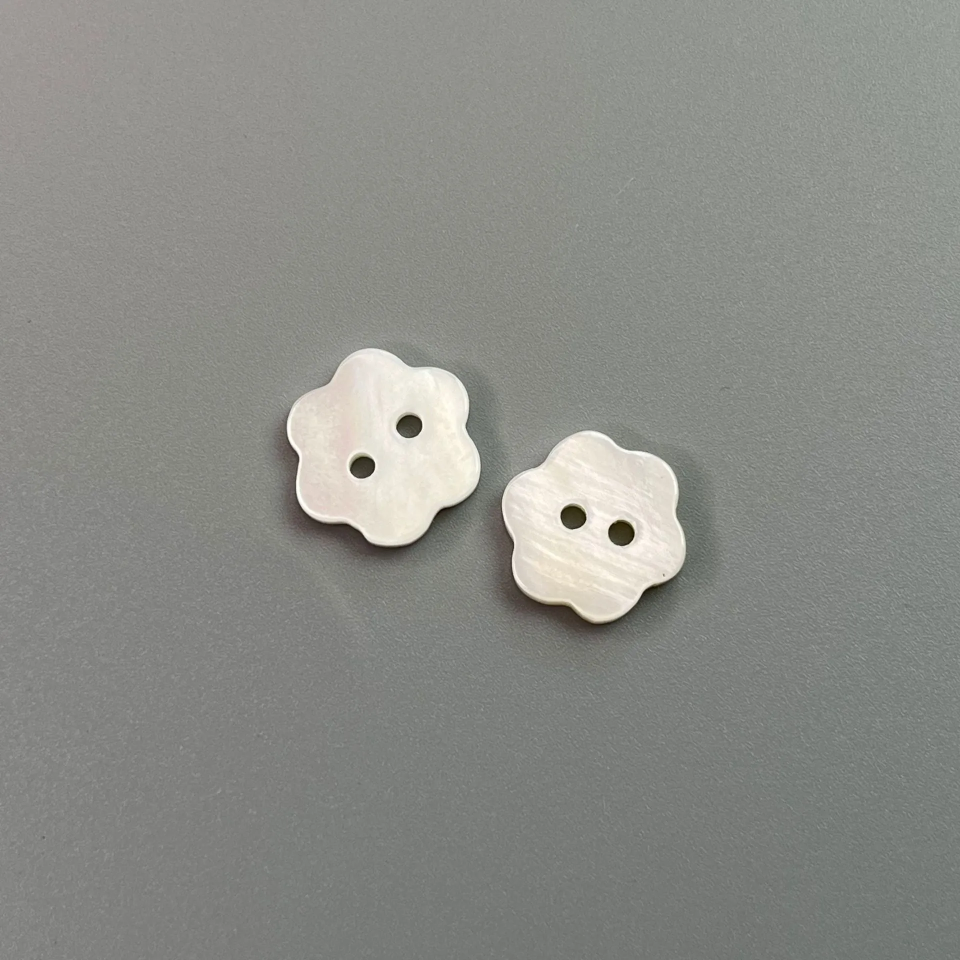 17/20L Flower Shaped 2-Hole Natural Shell Shirt Buttons 30pcs