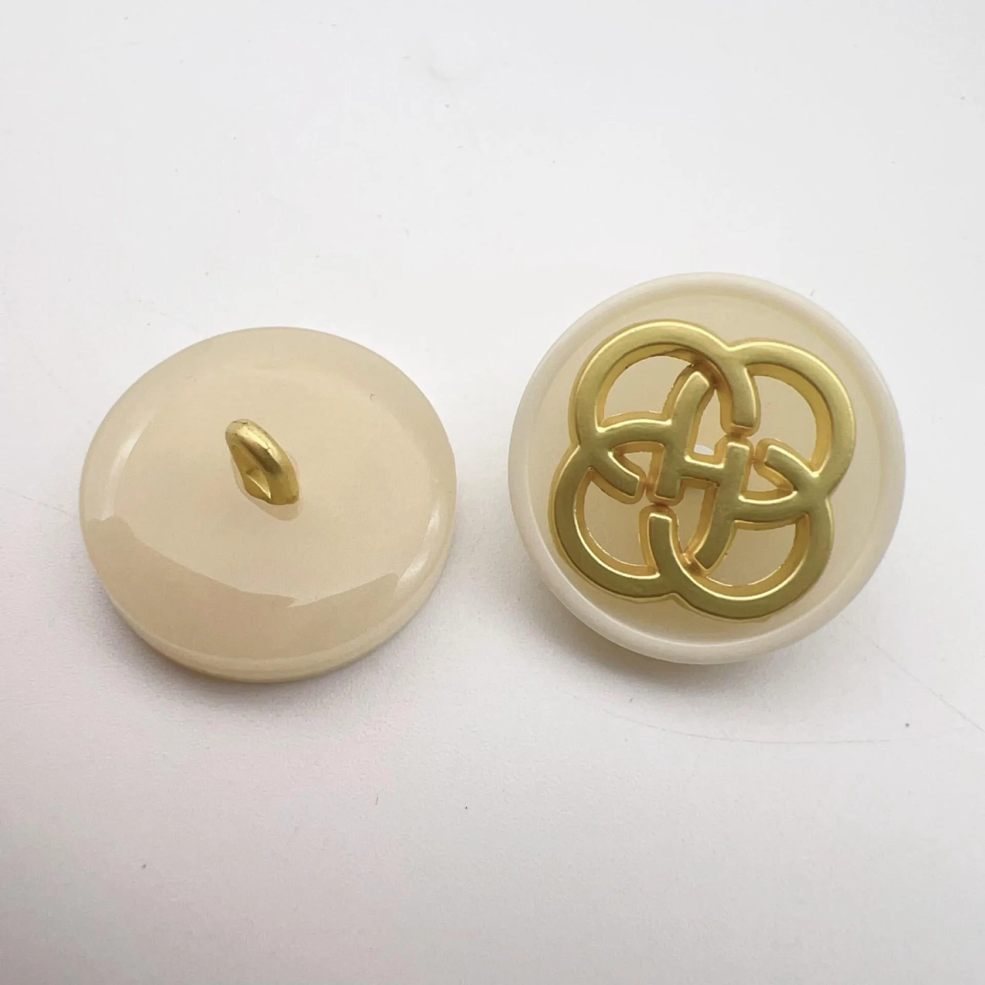 17.5mm Resin Chinese Four-Leaf Clover Shank Buttons 48 Pack(8 Styles)