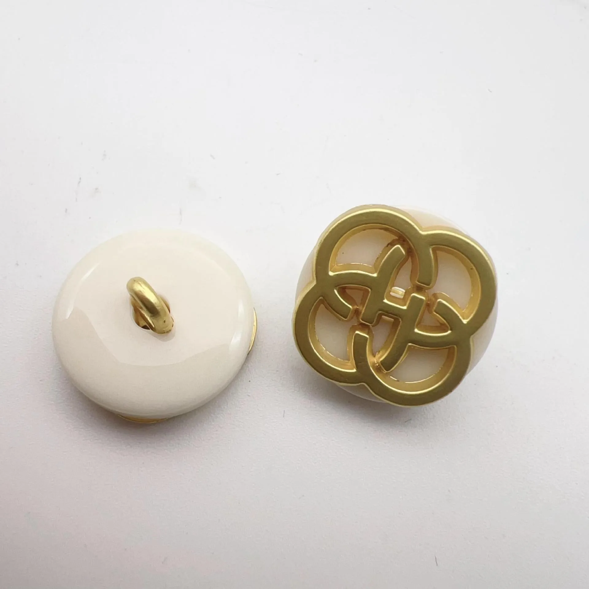 17.5mm Resin Chinese Four-Leaf Clover Shank Buttons 48 Pack(8 Styles)