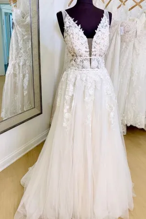 Appliques Lace V-neckline Bridal Dresses with Tulle Skirt