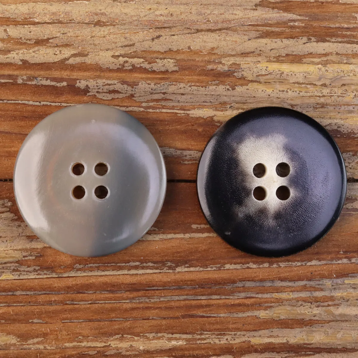 Off-White and Beige-Black Wide-Edged Yellow Cattle Horn Buttons 2pcs