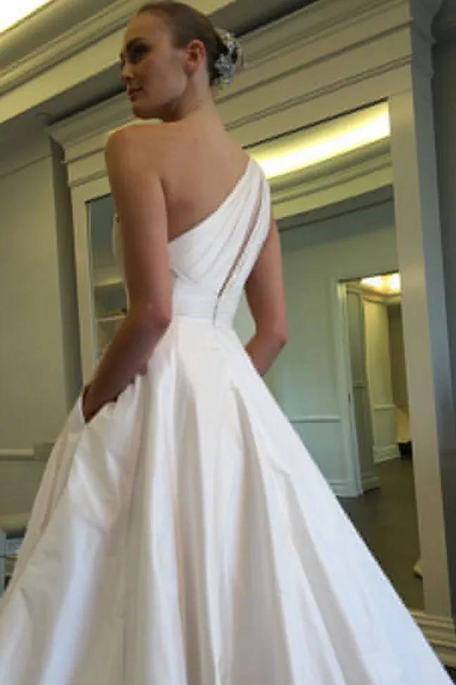 One Shoulder Wedding Gown Satin Chapel Train Vestido de novia