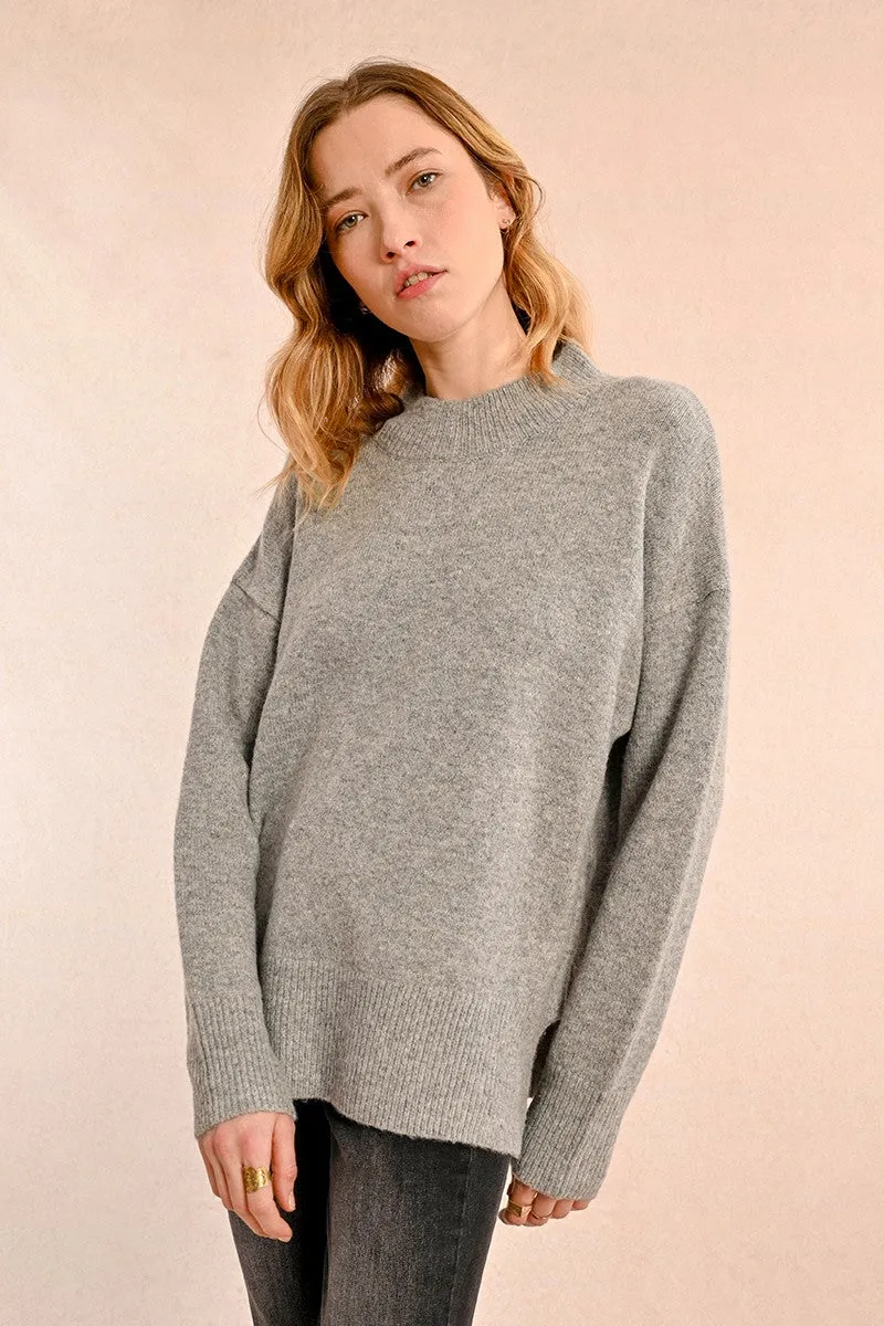 OVERSIZED AND ASYMMETRICAL SWEATER