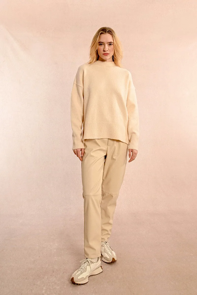 OVERSIZED AND ASYMMETRICAL SWEATER