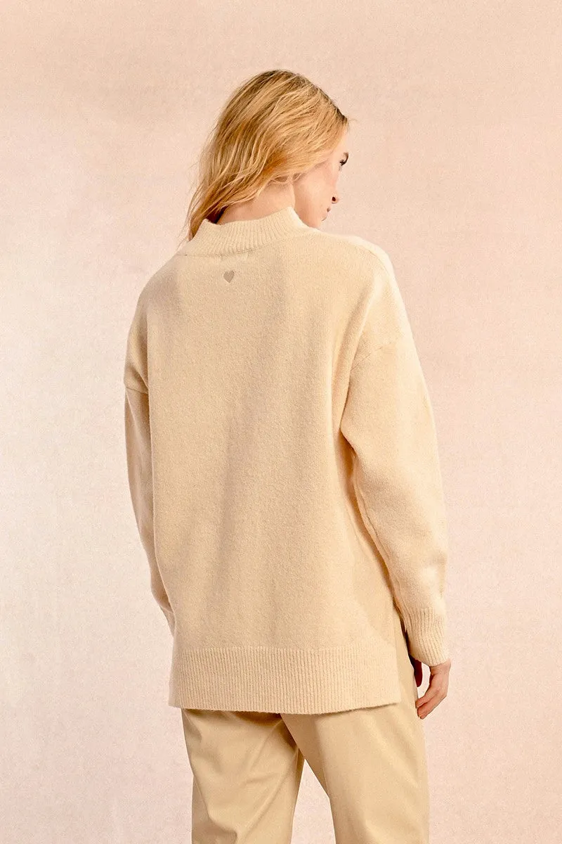 OVERSIZED AND ASYMMETRICAL SWEATER