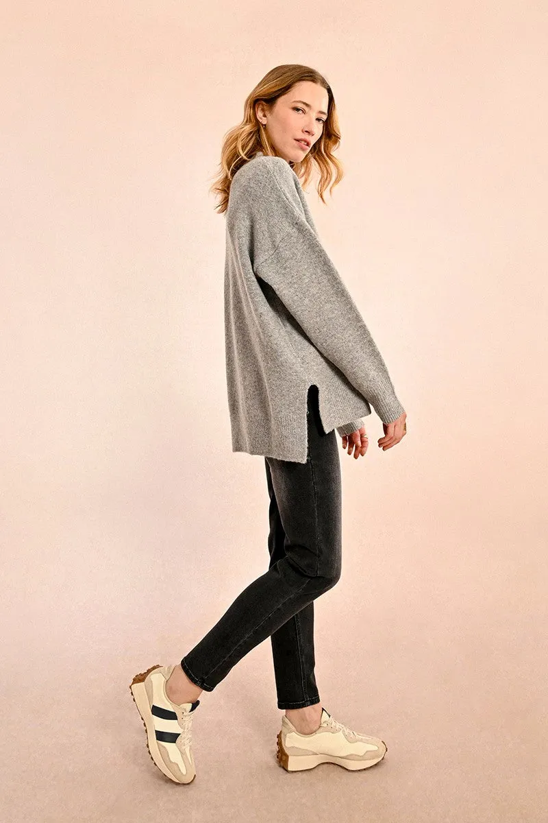 OVERSIZED AND ASYMMETRICAL SWEATER