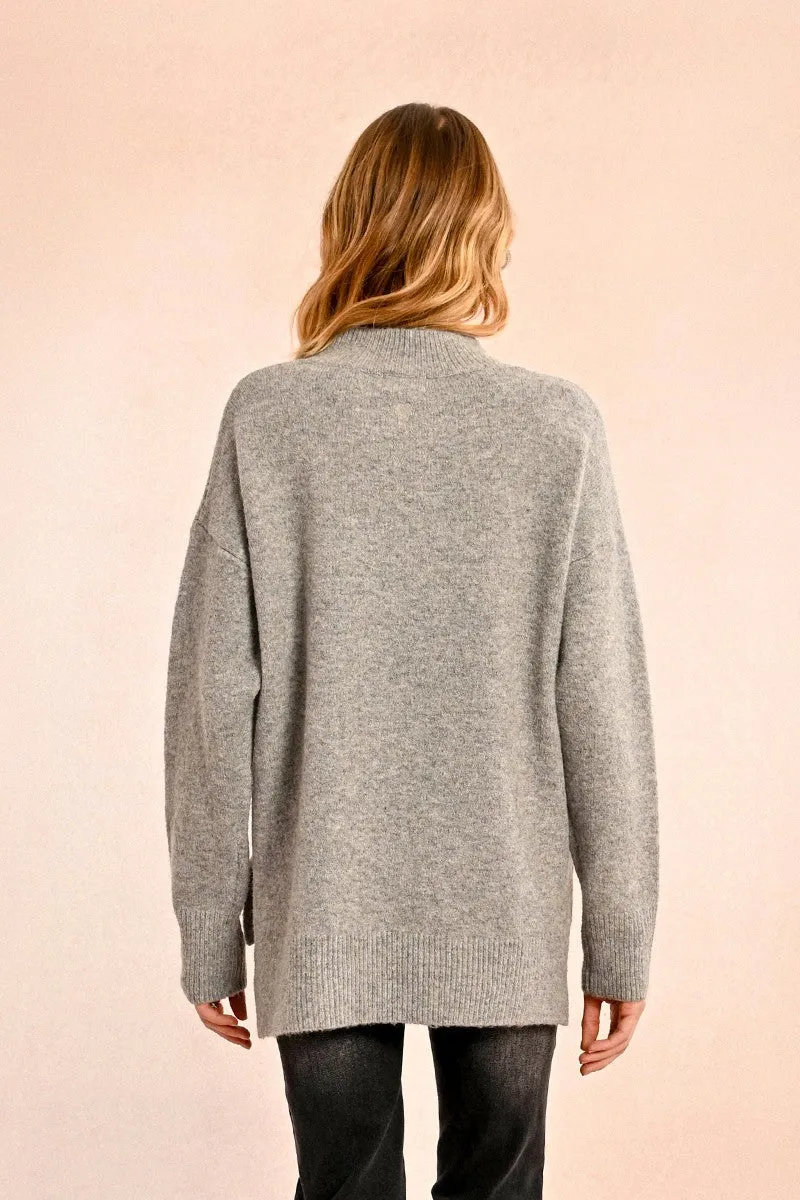 OVERSIZED AND ASYMMETRICAL SWEATER