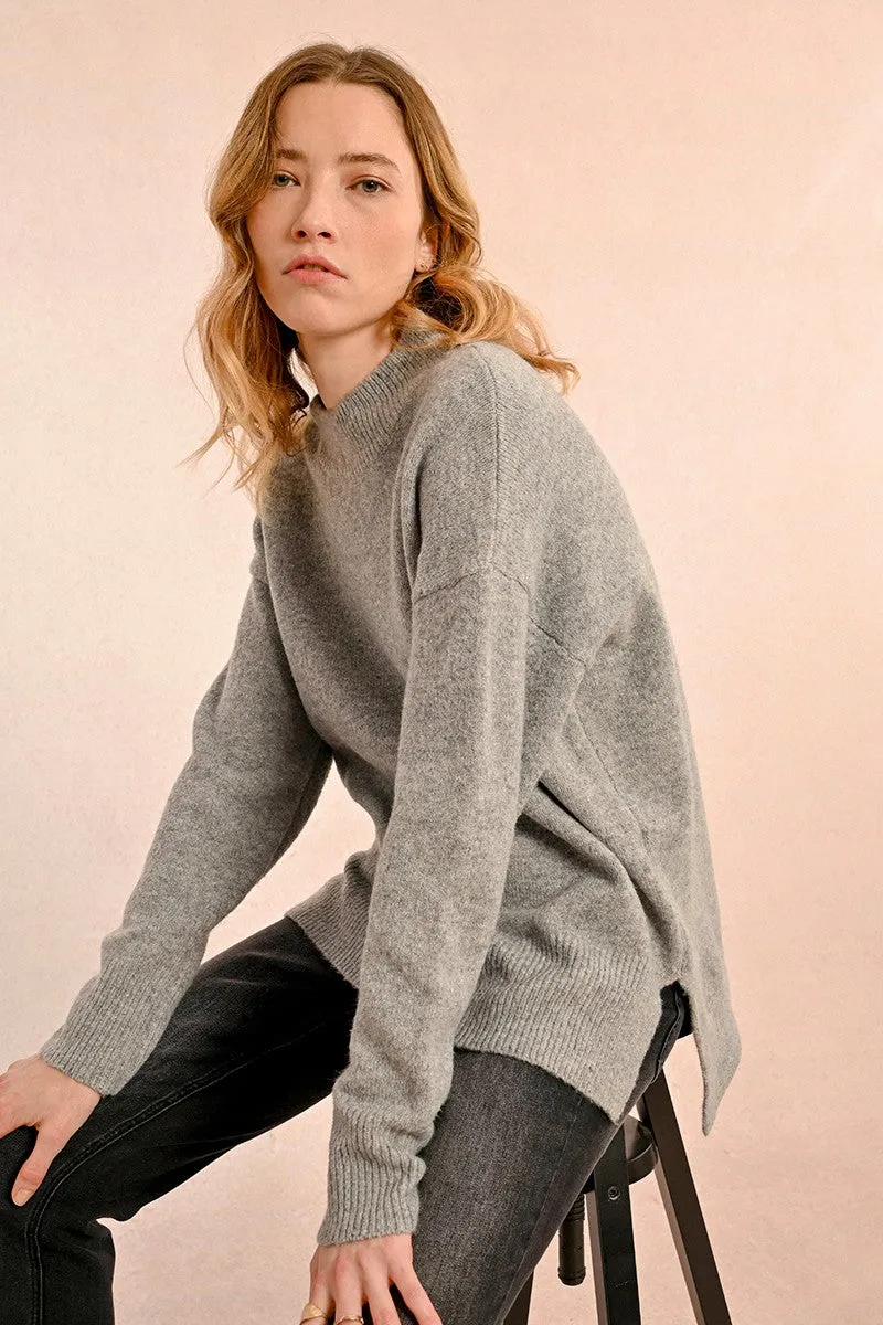 OVERSIZED AND ASYMMETRICAL SWEATER