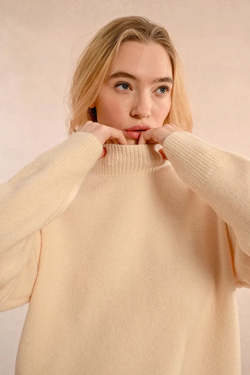 OVERSIZED AND ASYMMETRICAL SWEATER