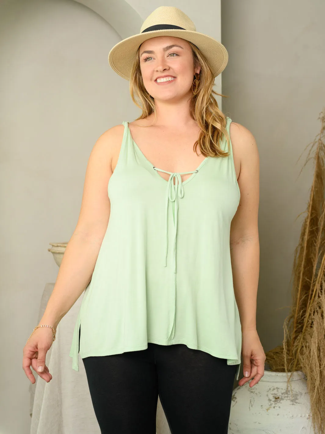 PLUS SIZE TWISTED STRAP TANK TOP