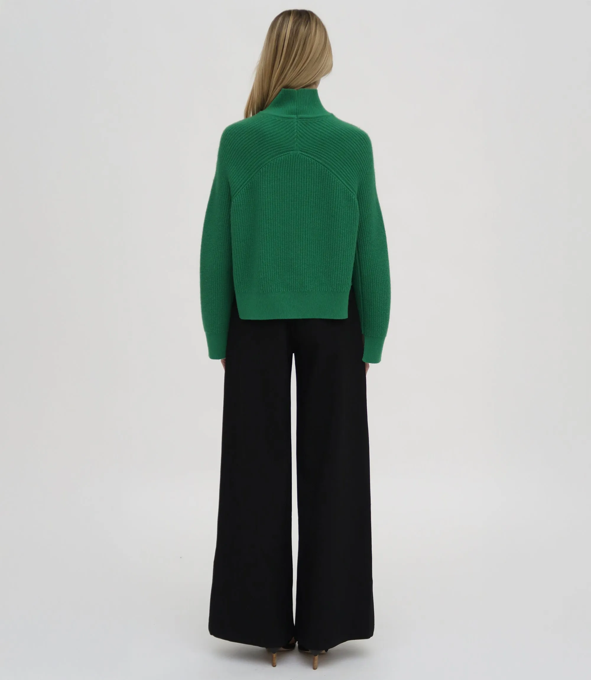 RIBBED PANELED TURTLENECK