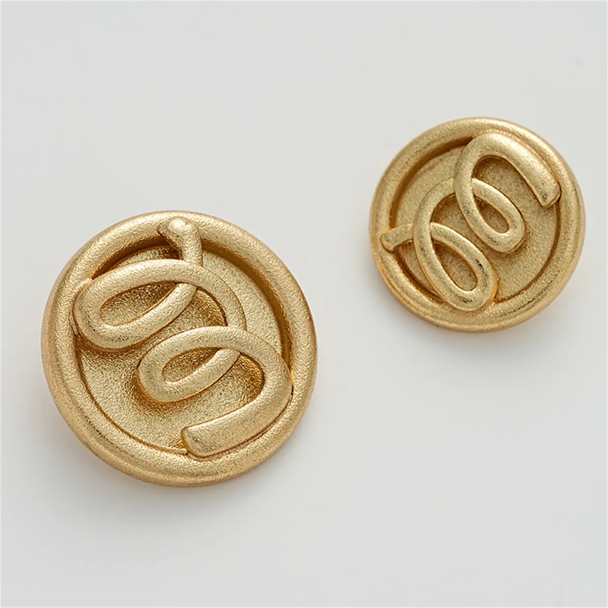 Sand Gold M Letter Three-Dimensional Relief Hollow Metal Button 5pcs