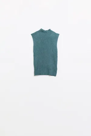 Sleeveless fine knit wool sweater in green