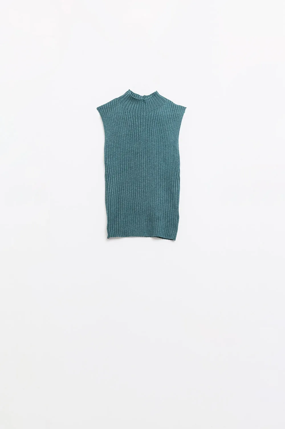 Sleeveless fine knit wool sweater in green