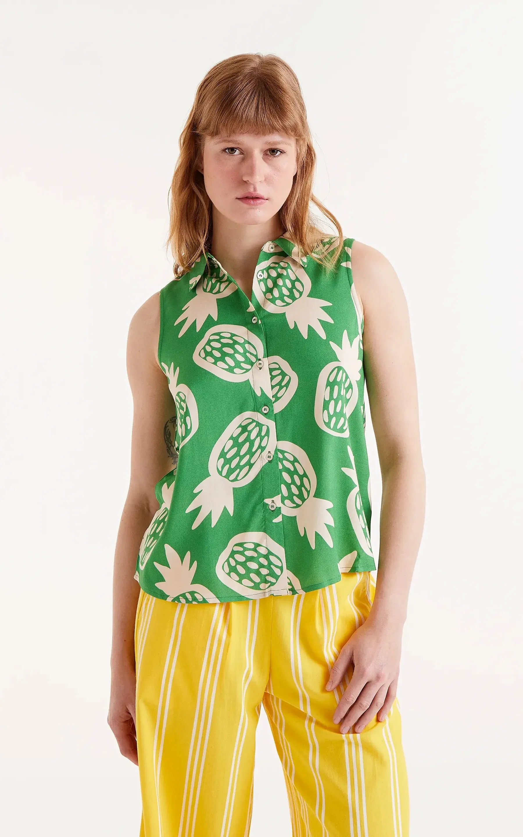 Sleeveless Shirt With Ananas Print