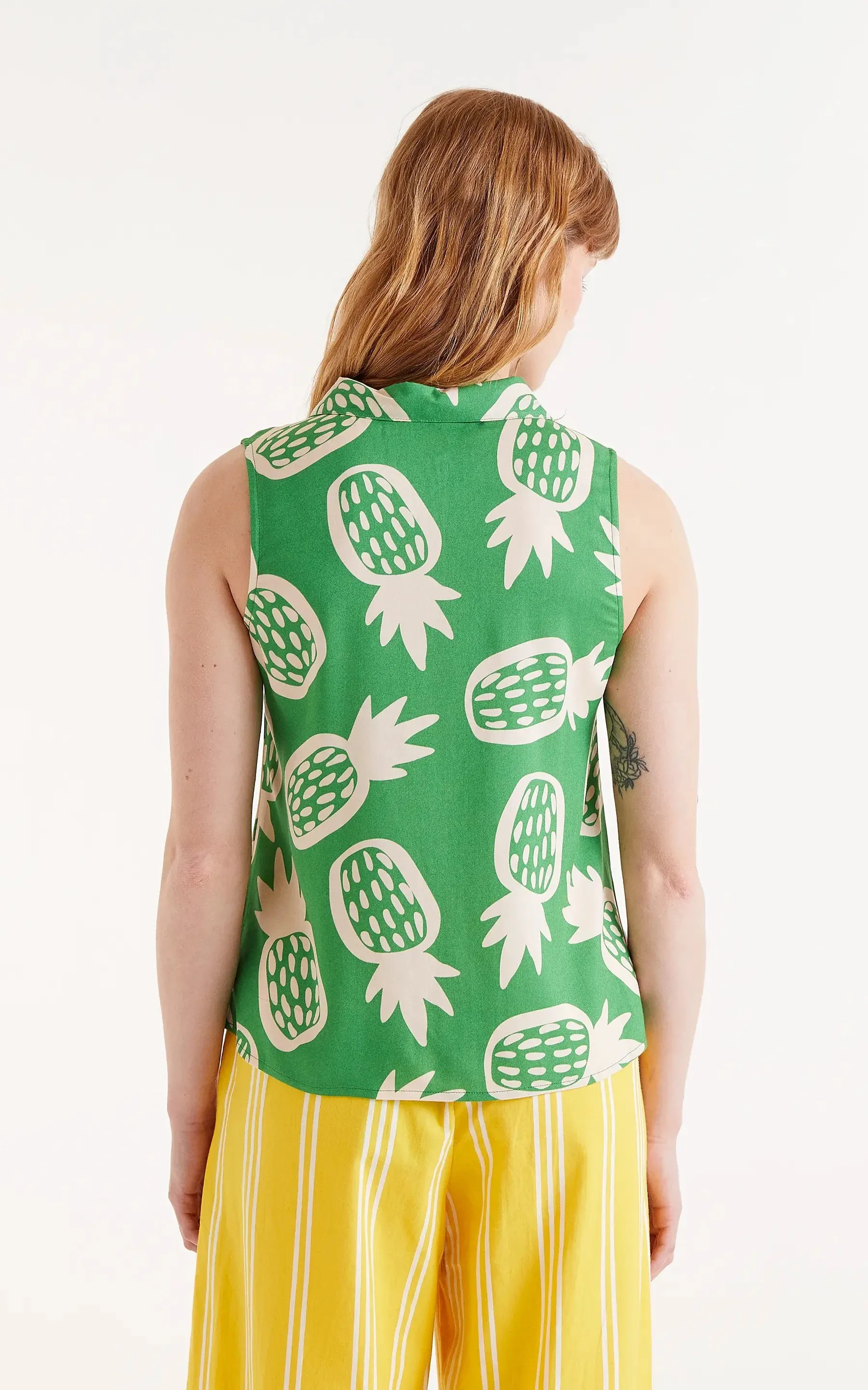 Sleeveless Shirt With Ananas Print