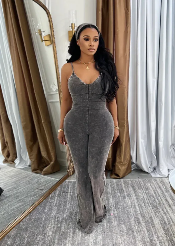 Washed V-neck denim jumpsuit with suspenders